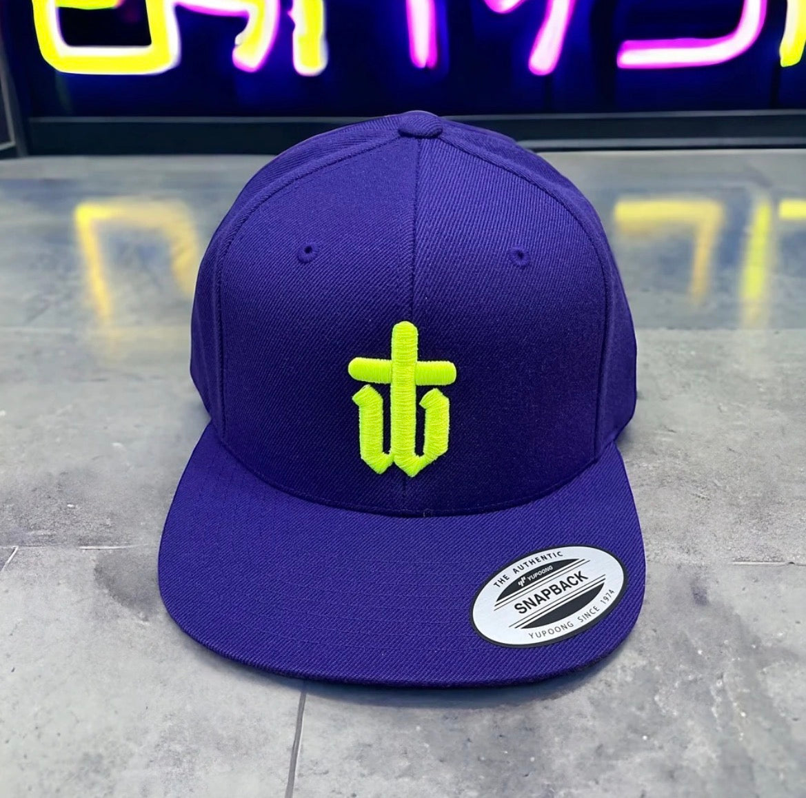 CLASSIC FLAT PEAK - PURPLE/NEON